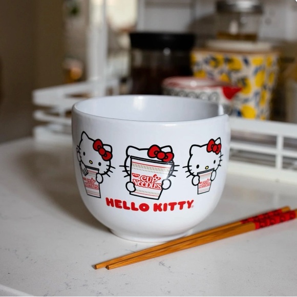 Hello Kitty Cup Noodle Japanese Dinnerware Set | 20-Ounce Ramen Bowl, Chopsticks - Picture 6 of 6